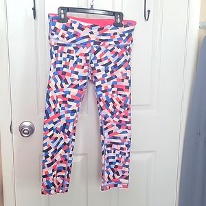 LULULEMON size 6 crop